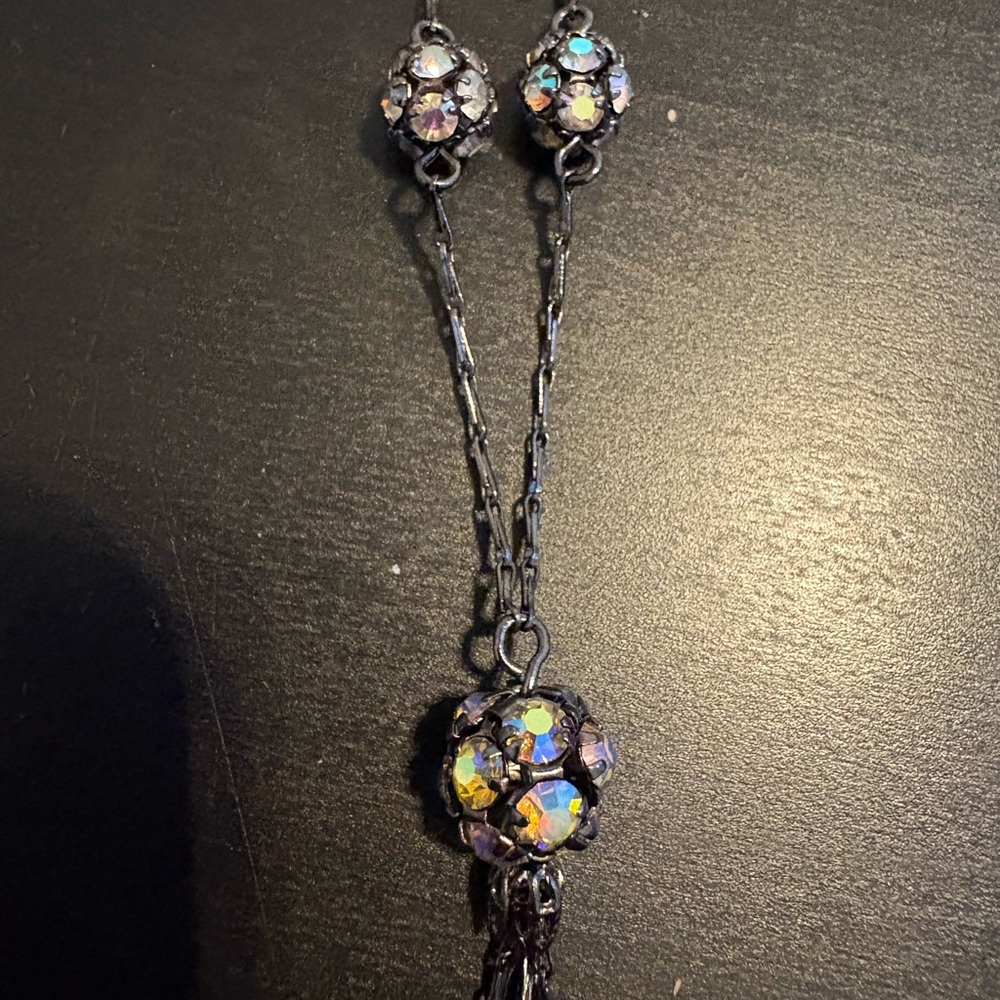 Avon Iridescent Black Necklace - Picture 3 of 4